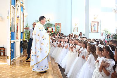 У парафії УАПЦ на Львівщині одразу 60 дітей приступили до першої сповіді