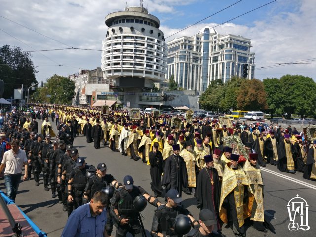 УПЦ нарахувала 100 тисяч учасників ходи, поліція — 15 тисяч