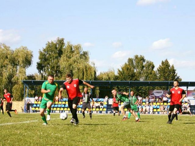 Між духовенством та районною владою Рівненщини відбувся благодійний футбольний матч