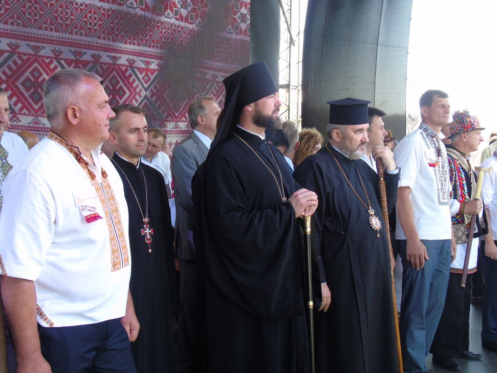 Єпископ УПЦ КП відкрив XXIV-й Міжнародний гуцульський фестиваль