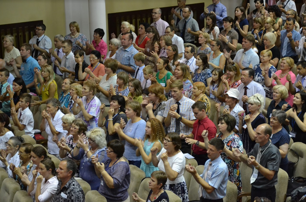 Свідки Єгови провели у Полтаві триденний конгрес мовою жестів