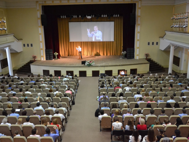 Свідки Єгови провели у Полтаві триденний конгрес мовою жестів