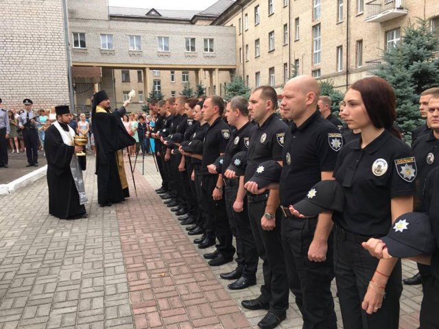 Єпископ і духовенство УПЦ КП благословили воїнів і поліцію у Києві та Житомирі