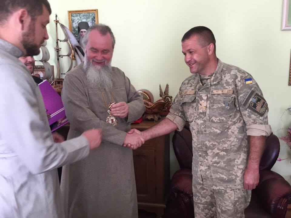 Єпископ УПЦ нагородив офіцерів ЗСУ за співпрацю та участь у військо-патріотичному вихованні молоді