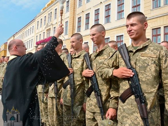 Капелани УГКЦ благословили курсантів-першокурсників Національної академії сухопутних військ