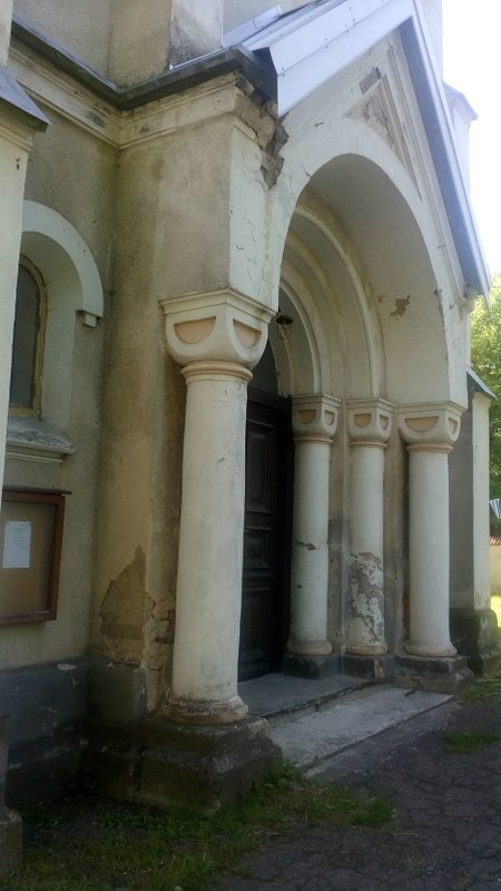 На Львівщині руйнується столітній костел