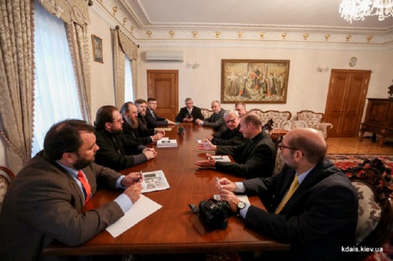 УПЦ обговорює подальшу співпрацю з католицьким фондом