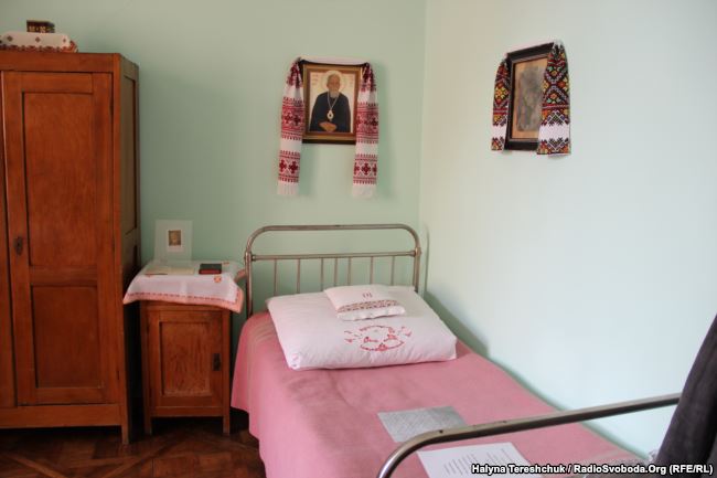 Ліжко єпископа Василя Величковського, на якому помер єпископ Миколай Чарнецький