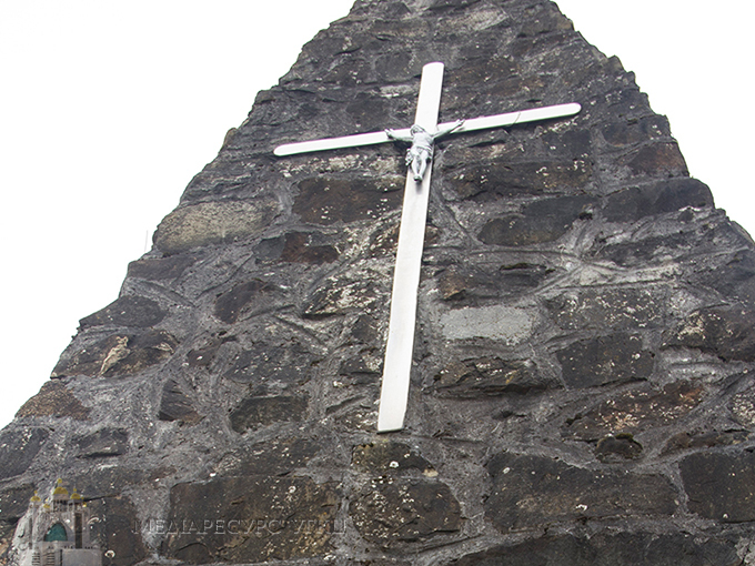 На Львівщині відновили хрест, який освячував Митрополит Шептицький