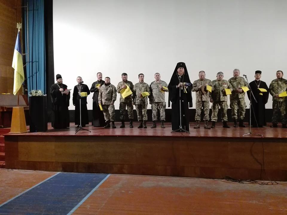 УПЦ КП нагородила військових священиків і командира 4-ої окремої механізованої бригади