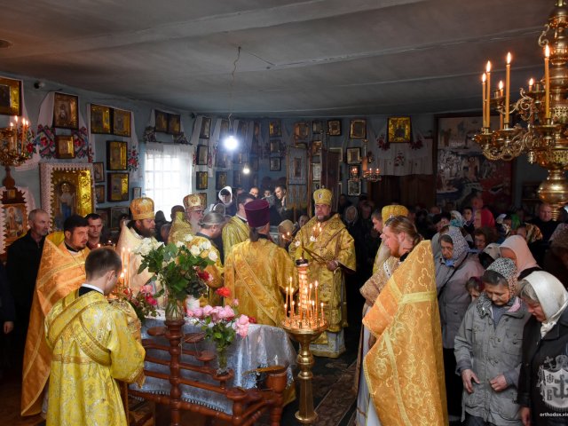 Голова Вінницької обладміністрації разом з митрополитом УПЦ відвідали храм і мешканців села, яке постраждало від вибухів