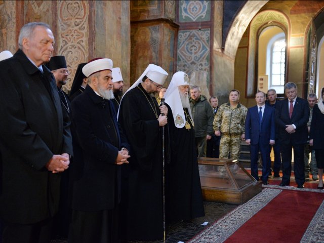 Очільники держави і церков на Покрову спільно молилися у Софії Київській