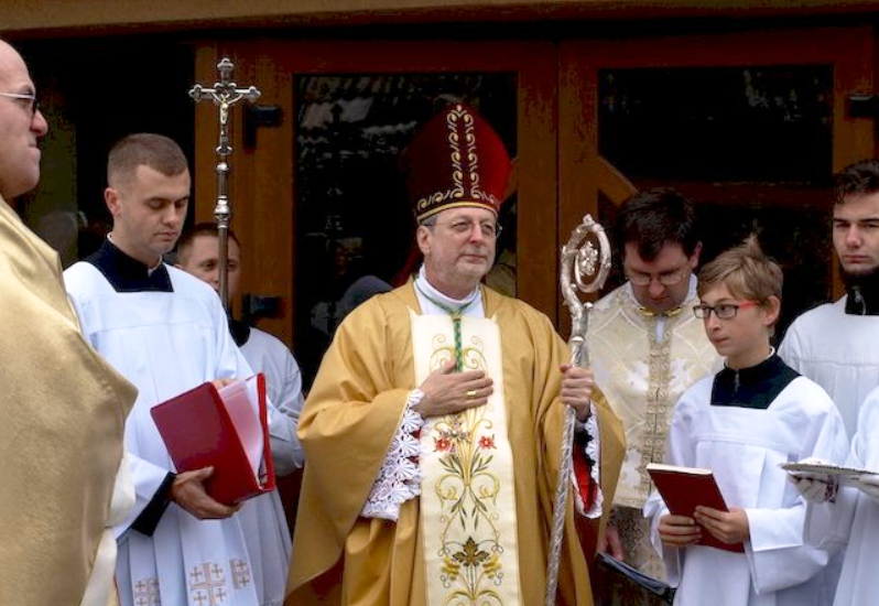 Нунцій на Закарпатті освятив новий храм та зустрівся з угорськомовними священиками дієцезії