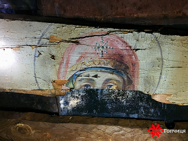 На Вінниччині на горищі сільської школи знайшли залишки стародавніх церковних розписів