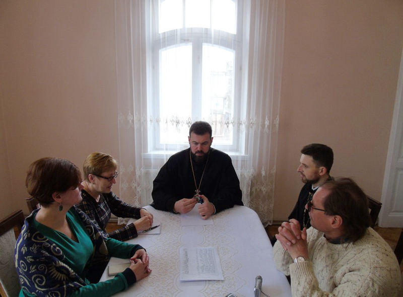 Єпископ УПЦ КП зустрівся з журналістами з приводу переходу парафій УПЦ (МП) до Київського Патріархату