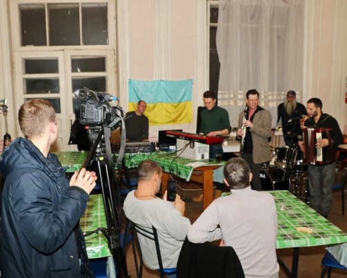Еврейский клейзмерский коллектив «Pushkin Klezmer Band» дал концерт в военном госпитале Днепра