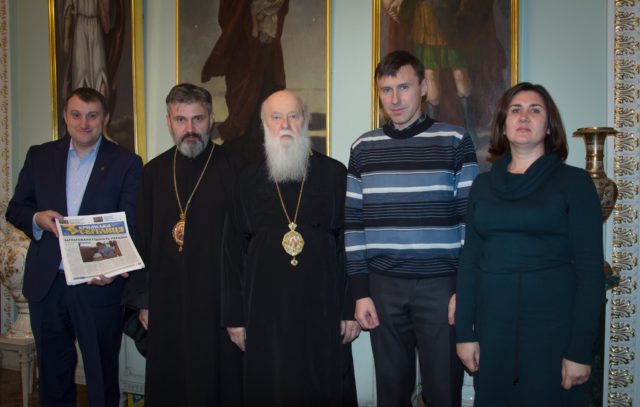Патріарх Філарет нагородив кримчан, які утверджують на півострові українські цінності