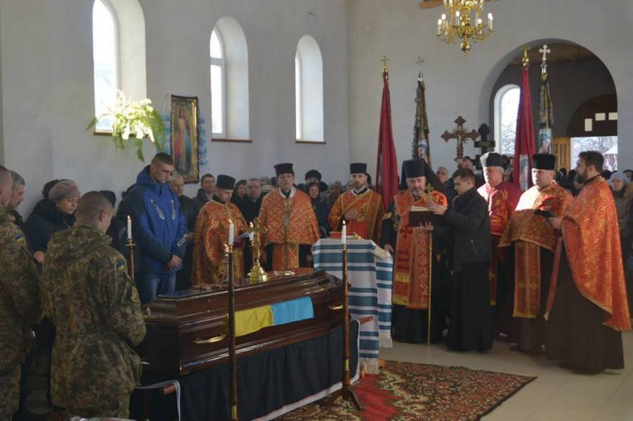 Єпископ УГКЦ очолив похорон воїна АТО