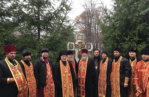 На Лук'янівському цвинтарі відновили та освятили пам'ятники священикам УАПЦ