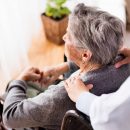 Стареча деменція та дім престарілих: розуміння та підтримка